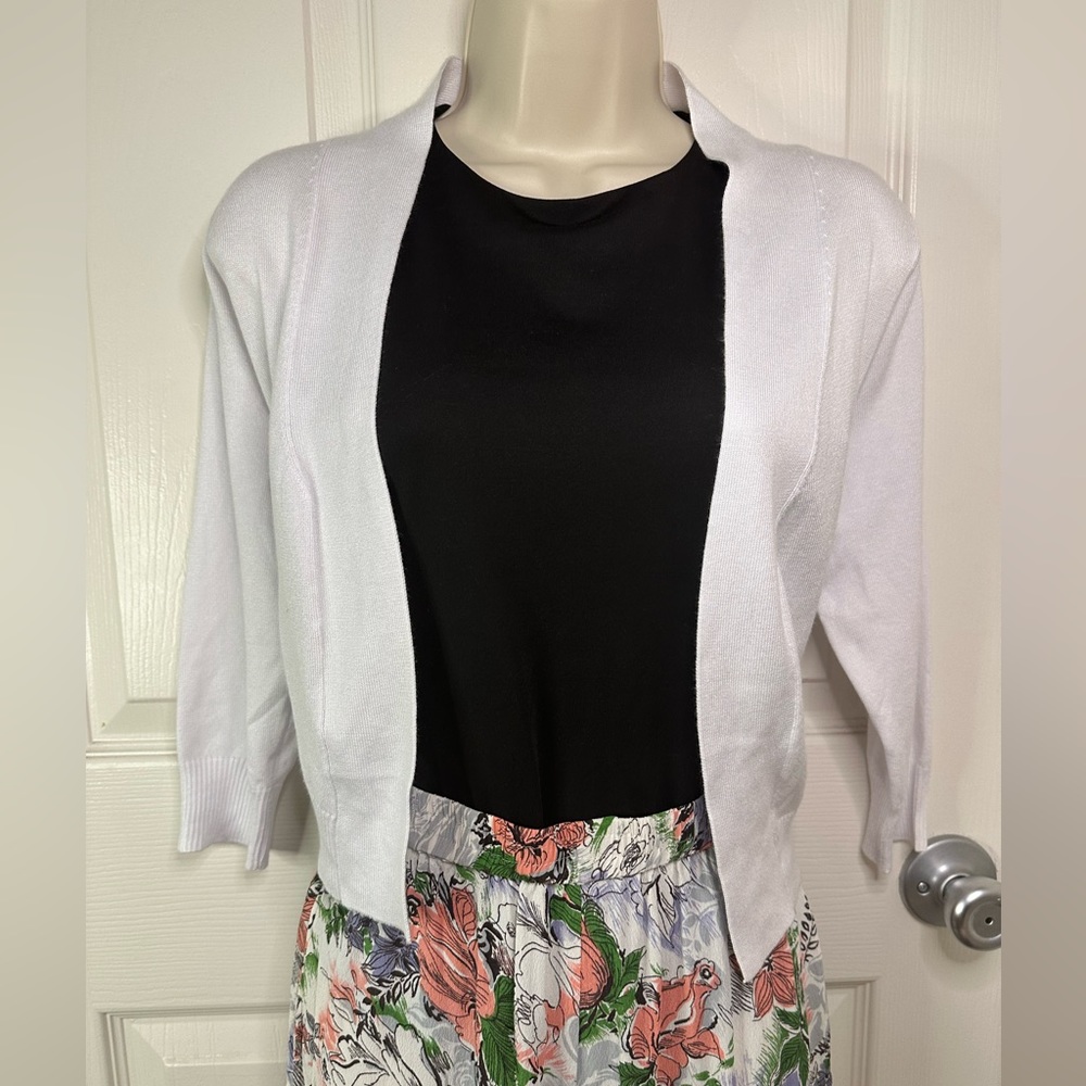 Small white cropped cardigan with tags